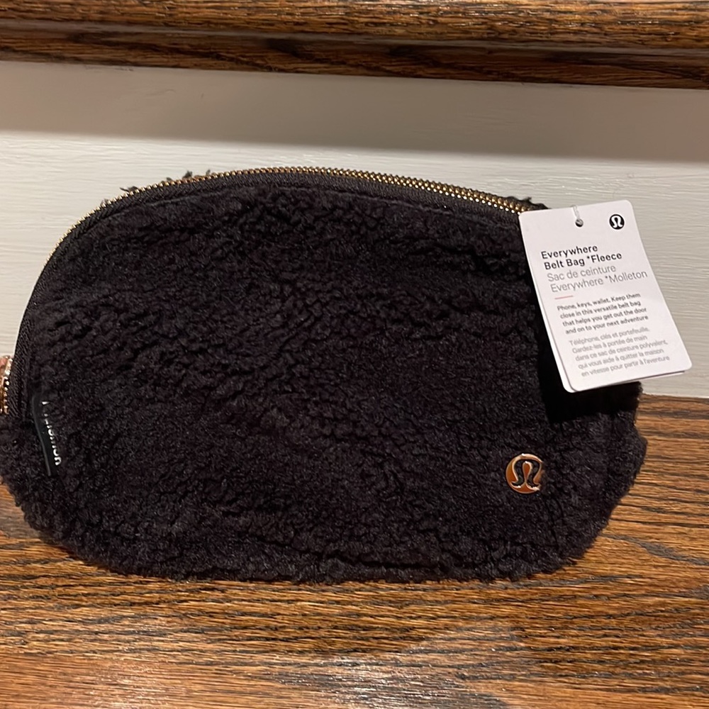*Last Call* Lululemon Everywhere Fleece Belt Bag - Picture 2 of 4